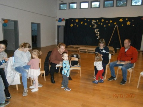 Veselje najmlađih i njihovih roditelja u Dječjem vrtiću Carić u Novalji